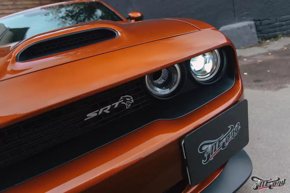 Установили на Dodge Challenger SRT Hellcat bi-led модули. Хороший свет — это важно!